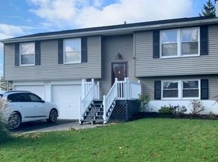 5371 Amalfi Dr, Clay, NY 13041