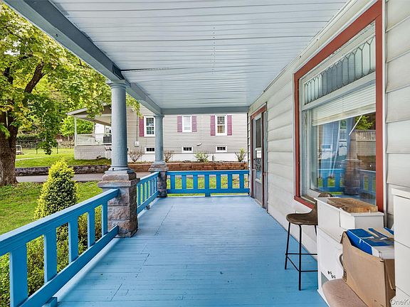 5th image of 137 Pleasant Street Extension