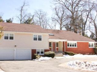 17 Lynnwood Dr, Longmeadow, MA 01106