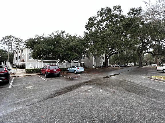 4th image of 4000 SW 23rd St APT 2-307