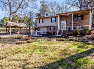1050 Greenwich Dr, Maryville, TN 37803
