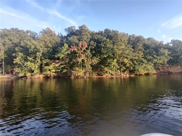 190 Point View Ct, Denton, NC 27239