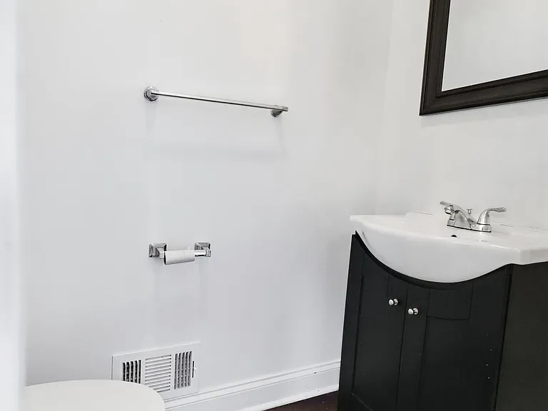 2302 Mount Royal Ter — Photo 29