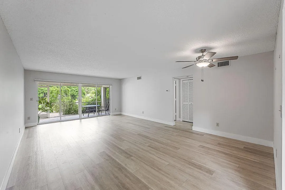 2 bed, 1160 sqft, $2,595 — Photo 4