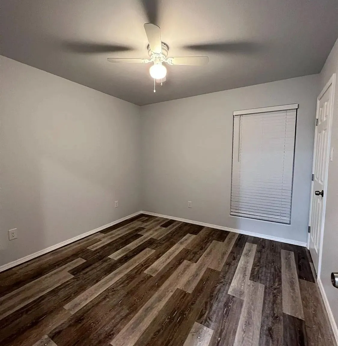 3 bed, 2.0 bath, 2069 sqft, $1,650 — Photo 2