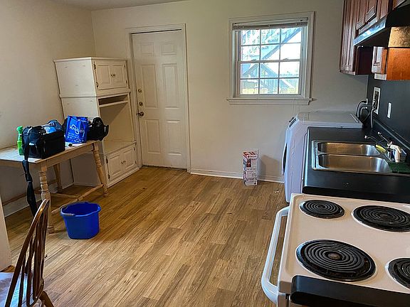 5th image of 2024 Parkwood Ave #B