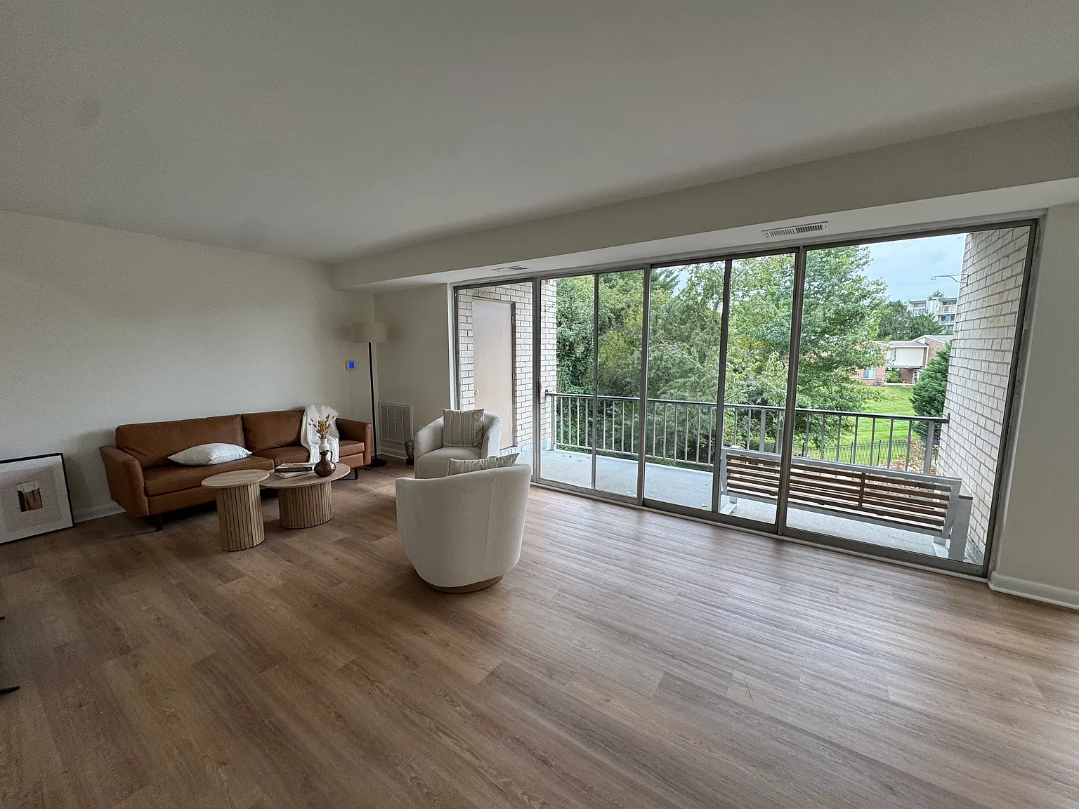 2 bed, 1085 sqft, $2,100 — Photo 2