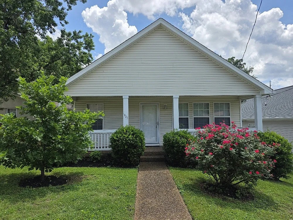 3 bed, 2.0 bath, 1288 sqft, $1,925 — Photo 2