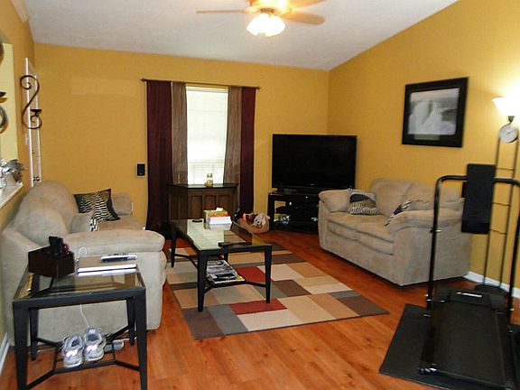 3rd image of 10107 Green Valley Ln