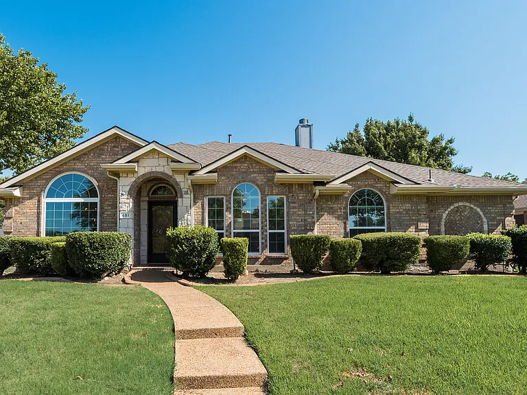 401 Idaho Ct — Photo 1