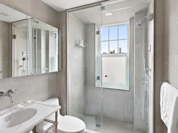 302 West 12th Street image 10 of 14