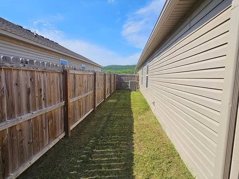 1061 E Bunting St — Photo 18