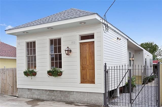 2nd image of 1019 N Tonti St