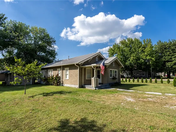 401 S Giles Ave, Gentry, AR 72734