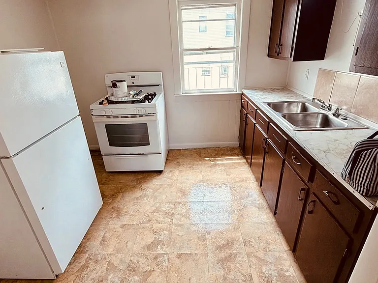 245 County St #245-10 — Photo 6