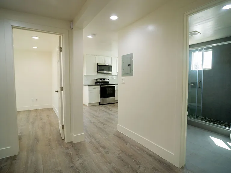 The Plaza House — Photo 11