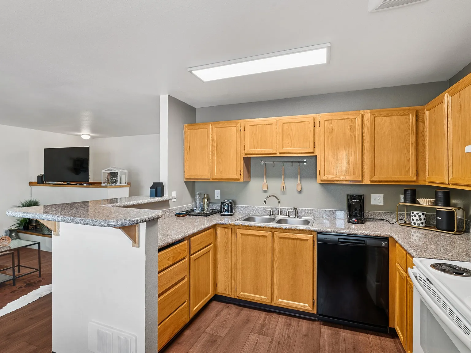 Brentwood Estates — Photo 1