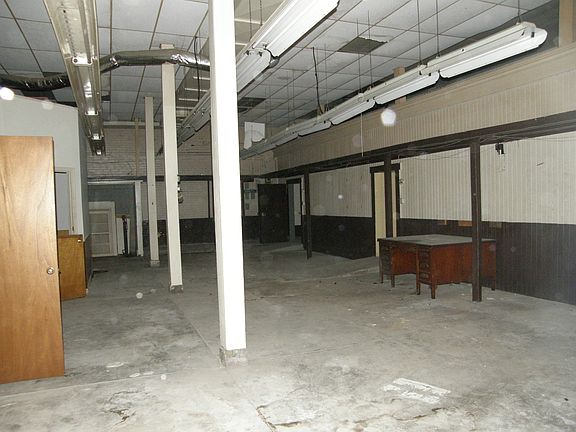 5th image of 120 Elm St