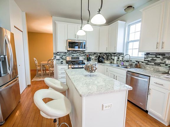 3rd image of 7615 Heatherstone Ln