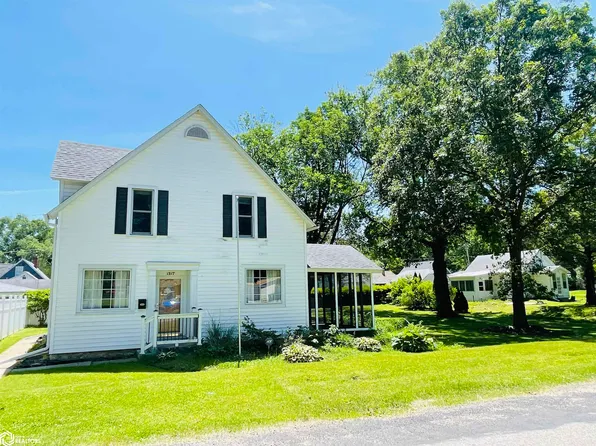 1317 Pearl St, Burlington, IA 52601