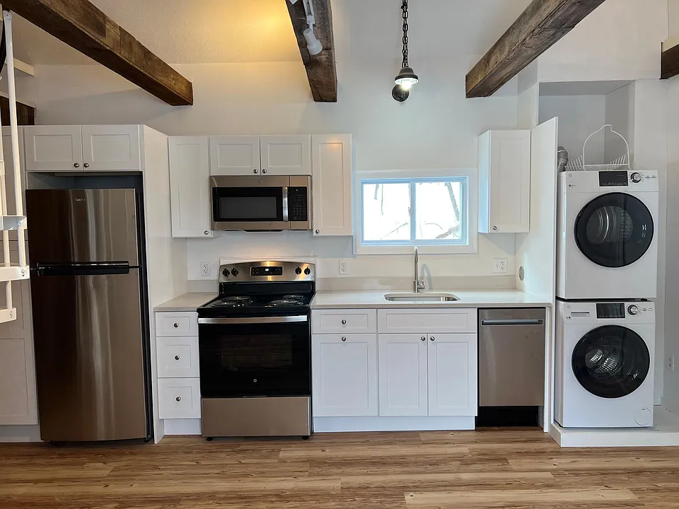77 Pleasant St #3
