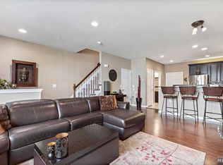 6 Holly Ln, Garfield, NJ 07026