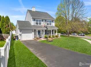 48 Stanford Dr, Kendall Park, NJ 08824