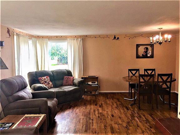 Living Rm, Hardwood floors