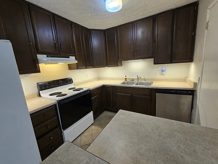 2 Lawnview Rd #3 — Photo 1