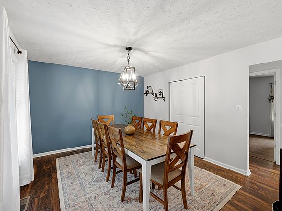 5th image of 975 Fairhaven Dr