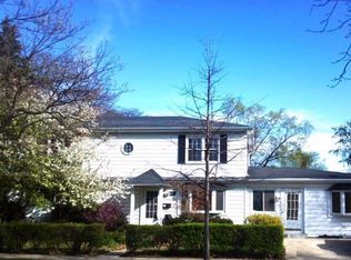 2421 Bradley Pl, Evanston, IL 60202