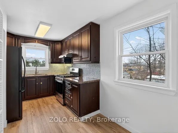 20 Bridesburg Dr #3, Toronto, ON M9R 2K3
