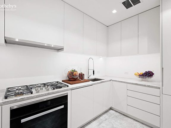 4th image of 4 E 62nd St Fl 8