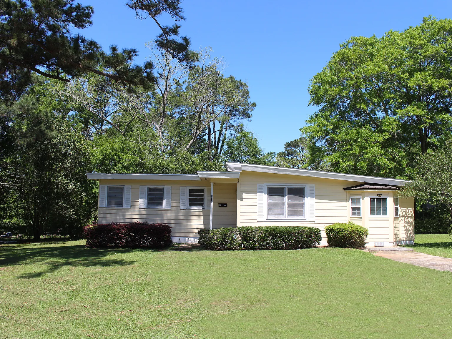 4 bed, 1205 sqft, $2,400 — Photo 1