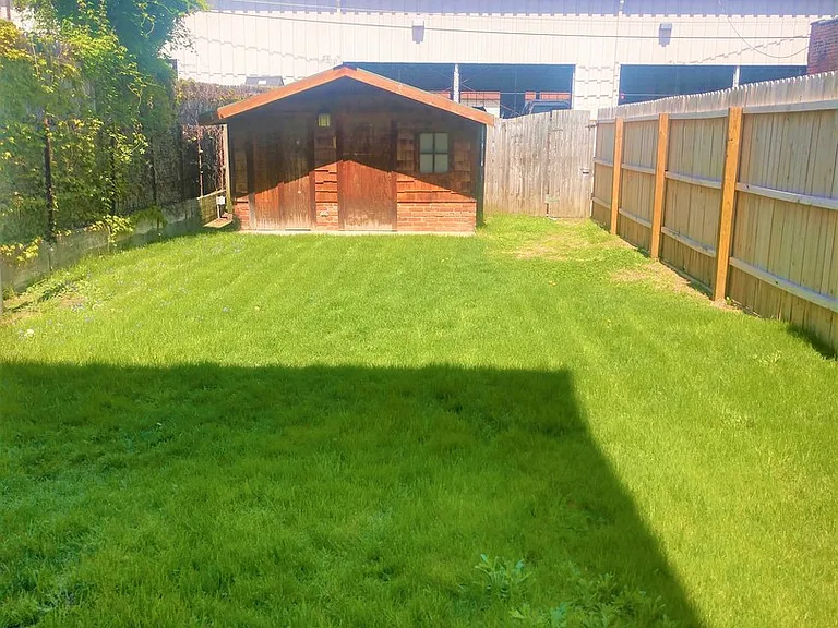 2323 Sidney St — Photo 9