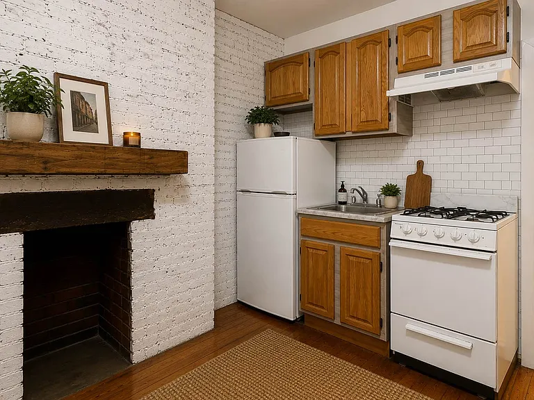 267 E 10th St #4D — Photo 4