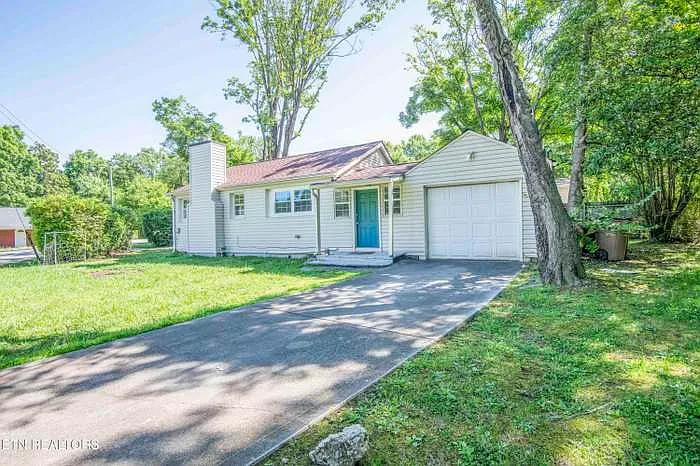 210 Dodson Ave — Photo 1