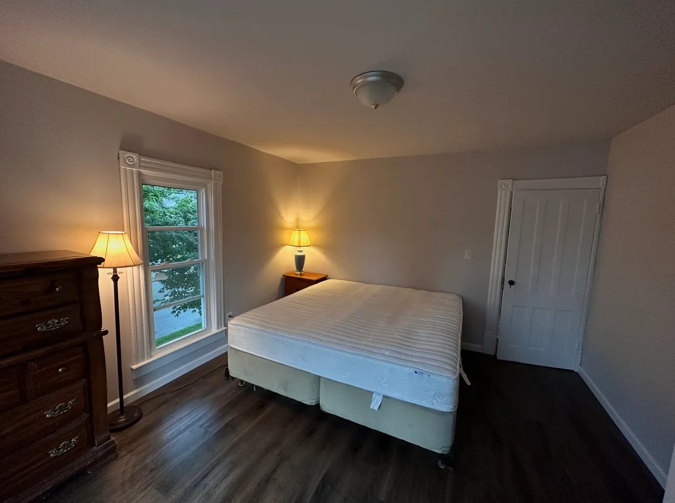 3 bed, 900 sqft, $1,200 — Photo 3