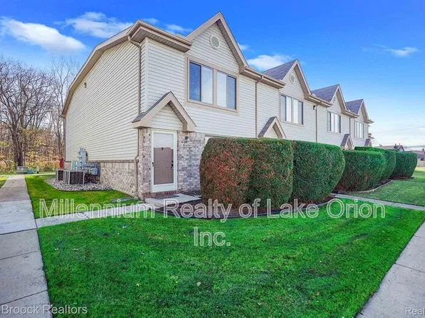 50406 Bay Run S, Chesterfield, MI 48047
