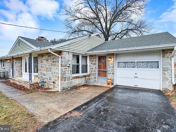 2nd image of 3321 Sycamore Rd