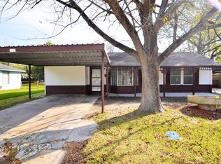 202 Begonia Ln, Highlands, TX 77562