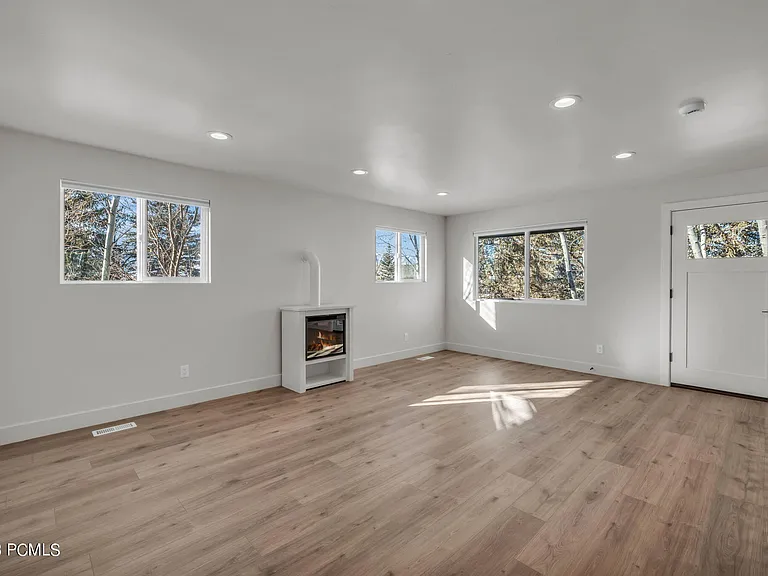 6236 N Countryside Cir — Photo 8