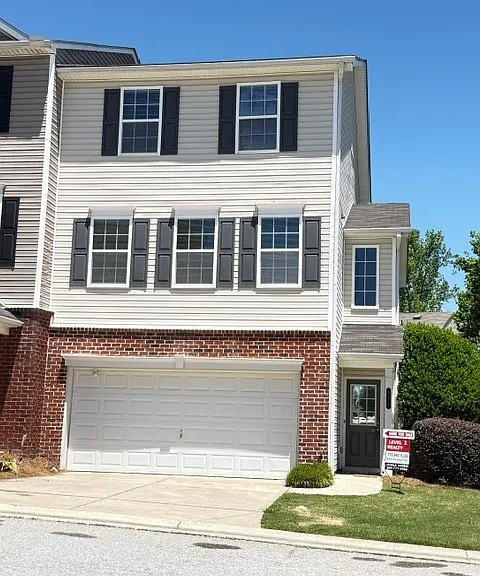 924 Society Cir SW — Photo 1