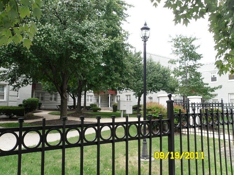 2nd image of 914 Barnaby St SE APT 202