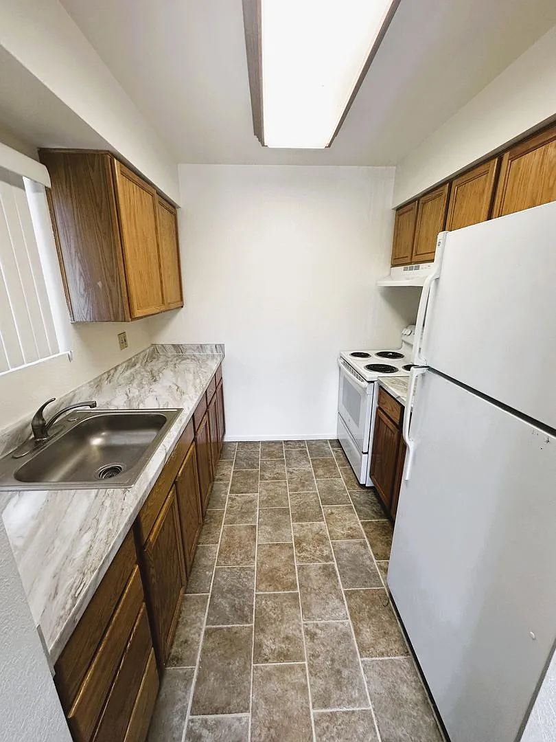 1746 Kidder Ave — Photo 4