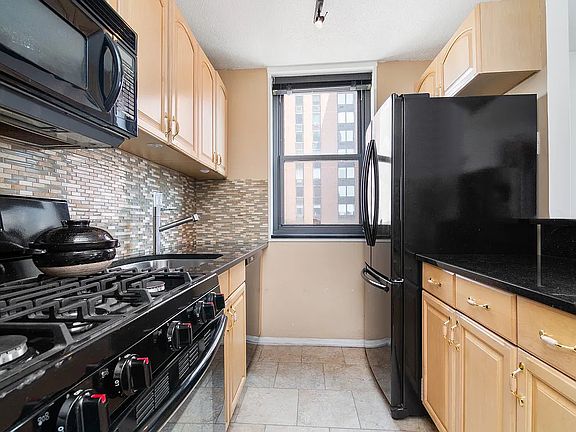 4th image of 200 E 90th St APT 22C