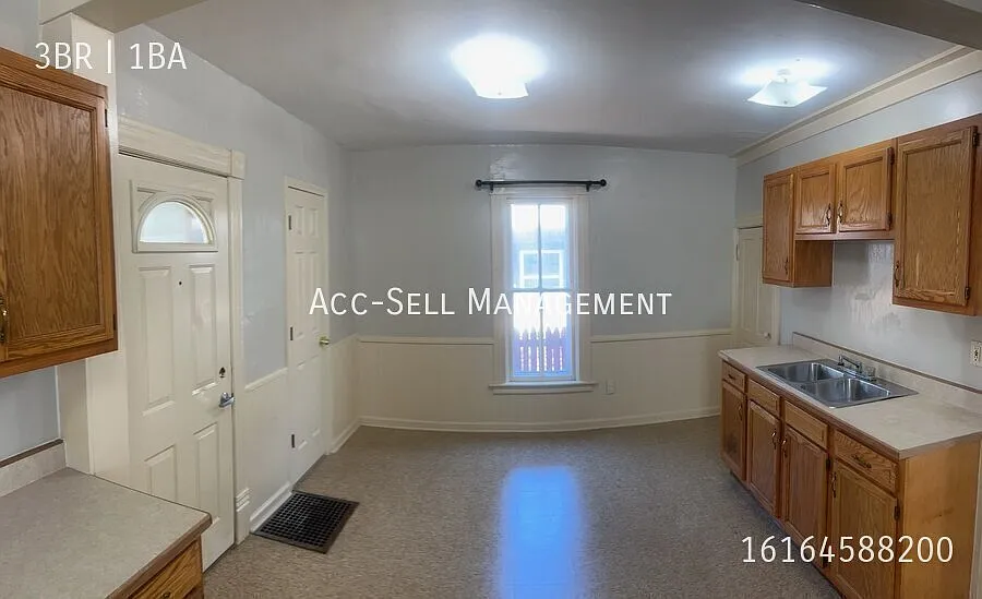 Beautiful 3BR/1BA Home Near Downtown GR at 545 Fremont NW, Grand Rapids, MI 49504 — Photo 4