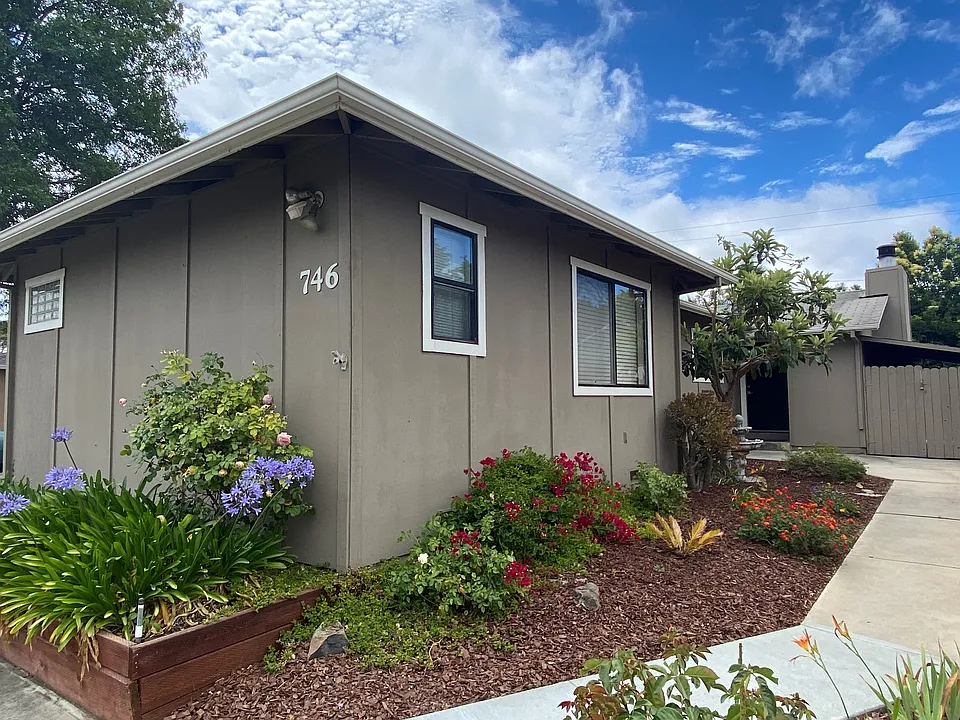746 W Hacienda Ave