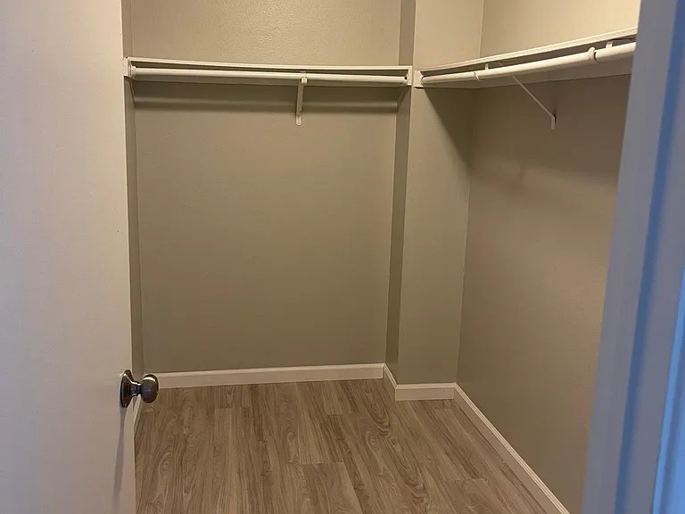 817 Tracey St — Photo 12
