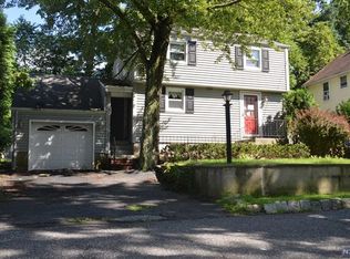 9 Dow Ave, Waldwick, NJ 07463
